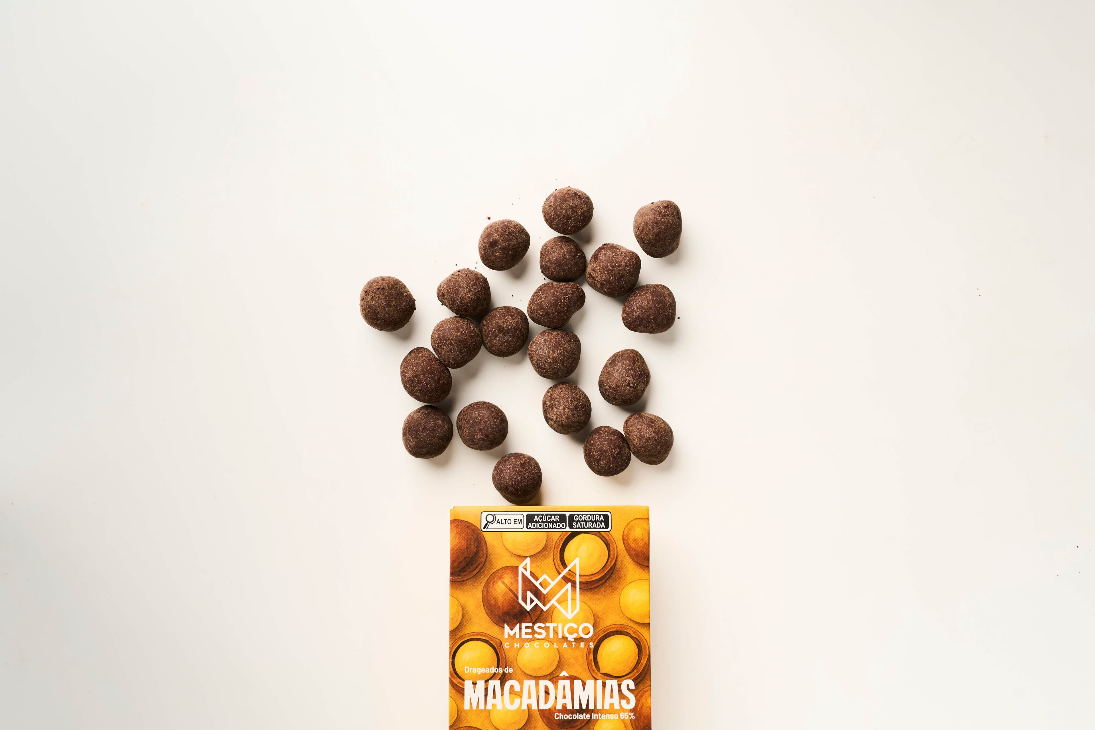 Drageado de macadâmia com chocolate 65% intenso 100g