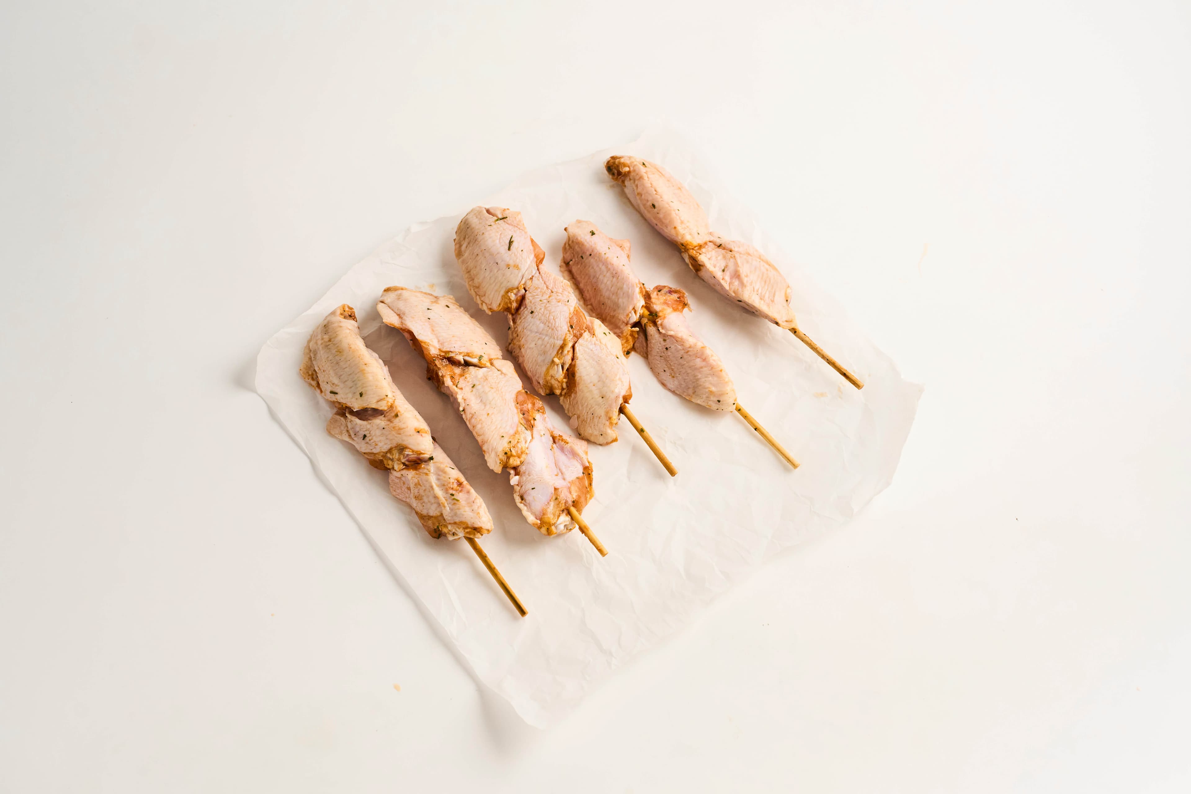 Espetinho meio da asa temperado congelado 500g