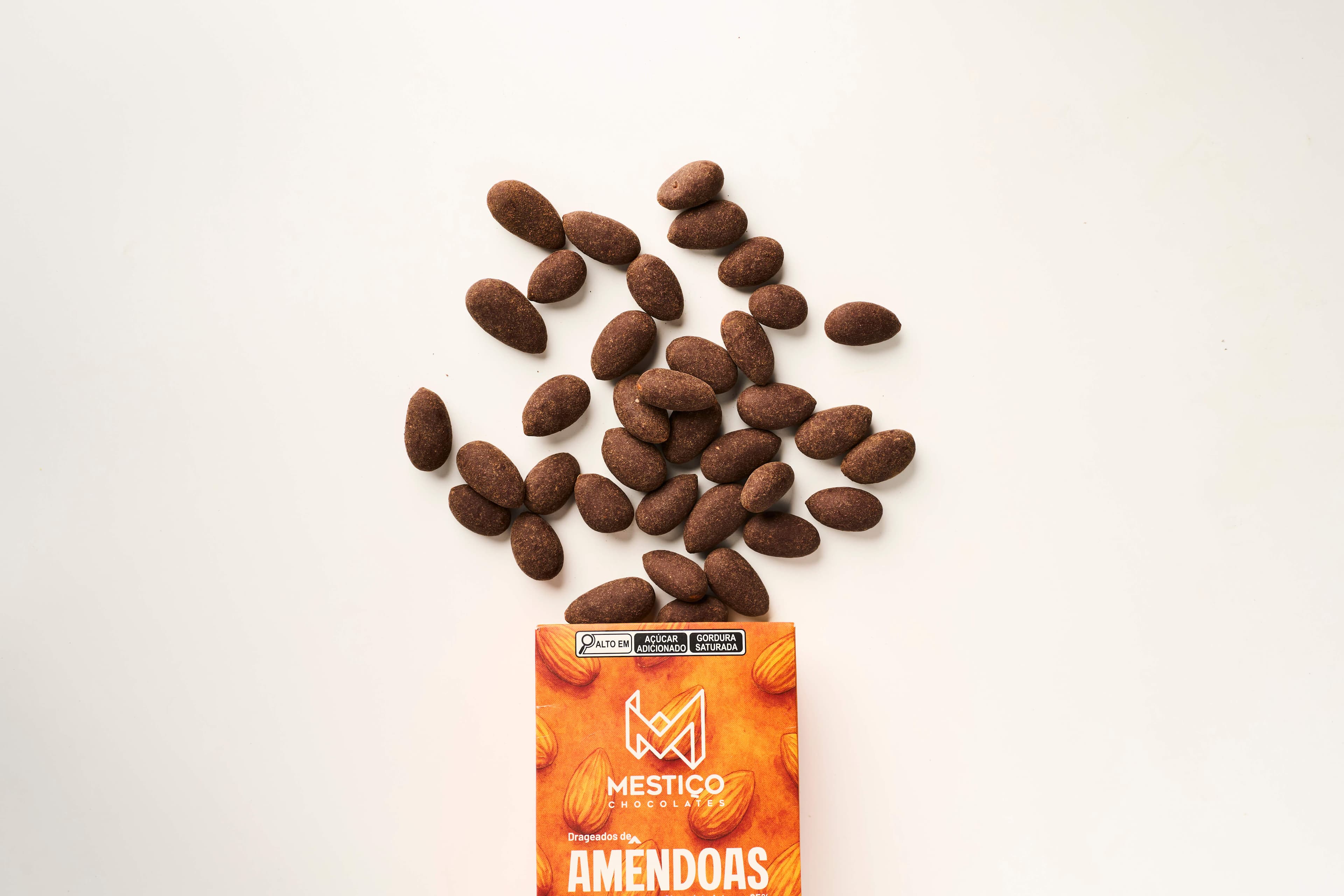 Drageado de amêndoas com chocolate 65% intenso 100g