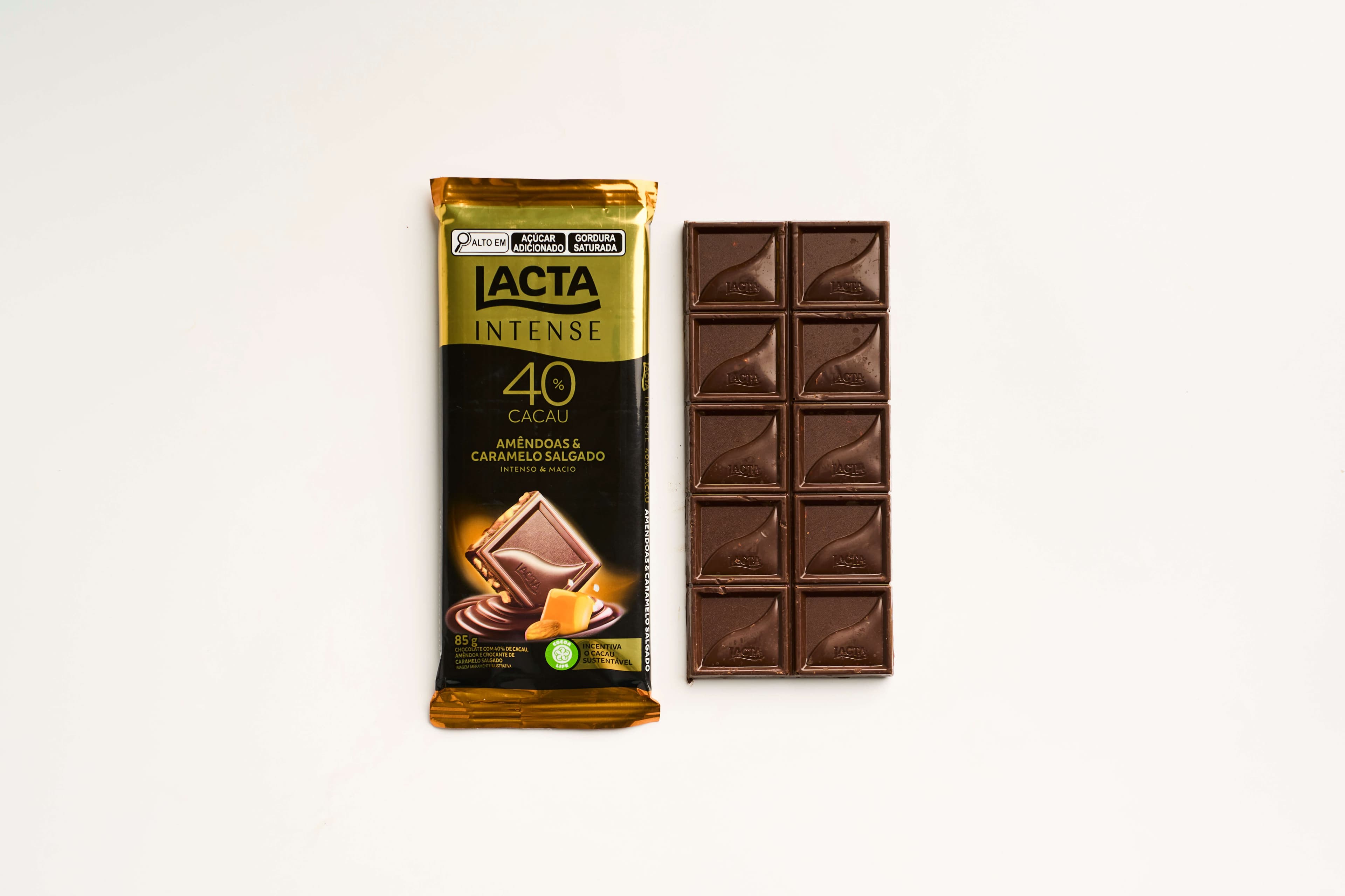 Chocolate 40% cacau Lacta Intense nuts amêndoas & caramelo salgado 85g