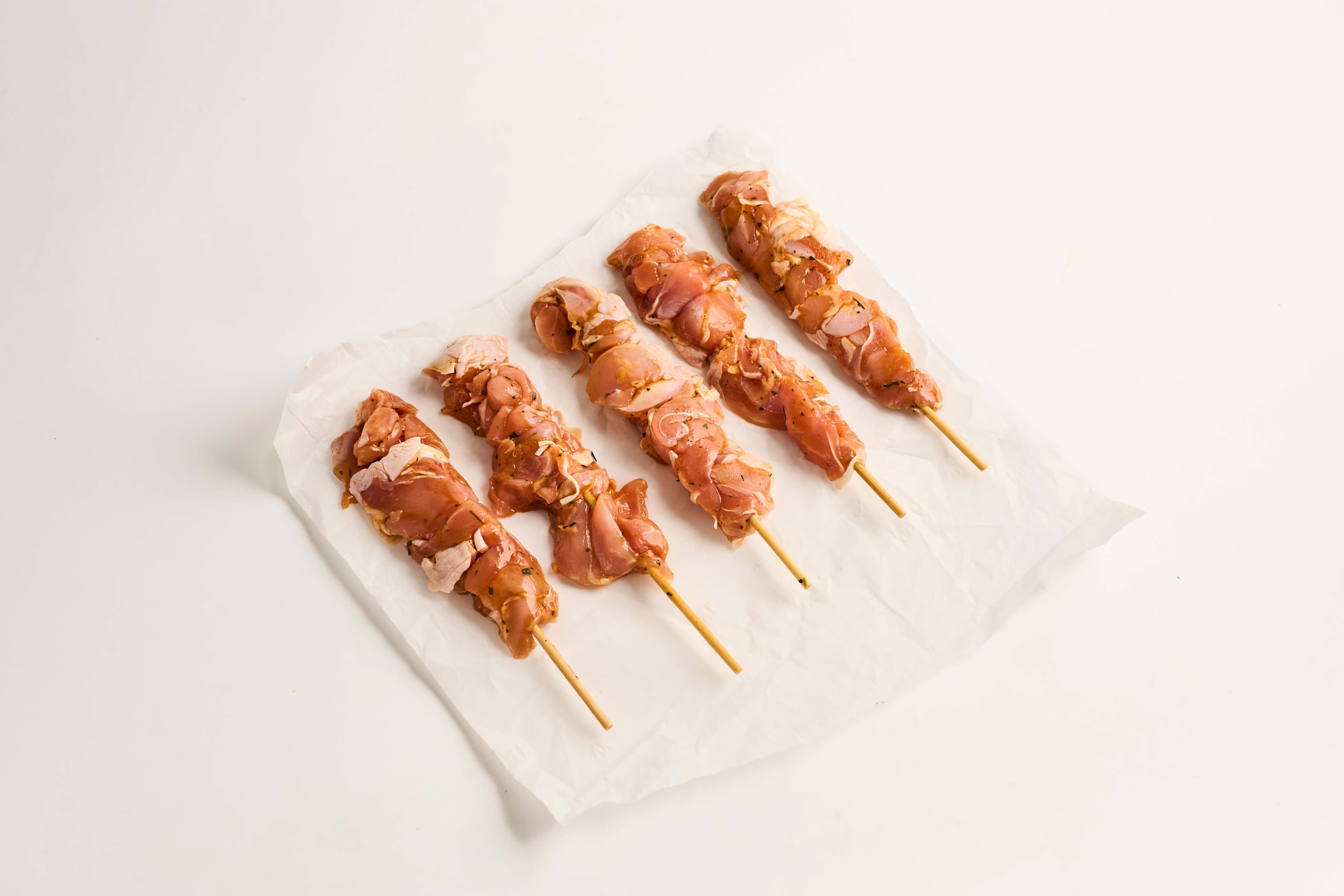 Espetinho de filé de coxa temperado congelado 400g