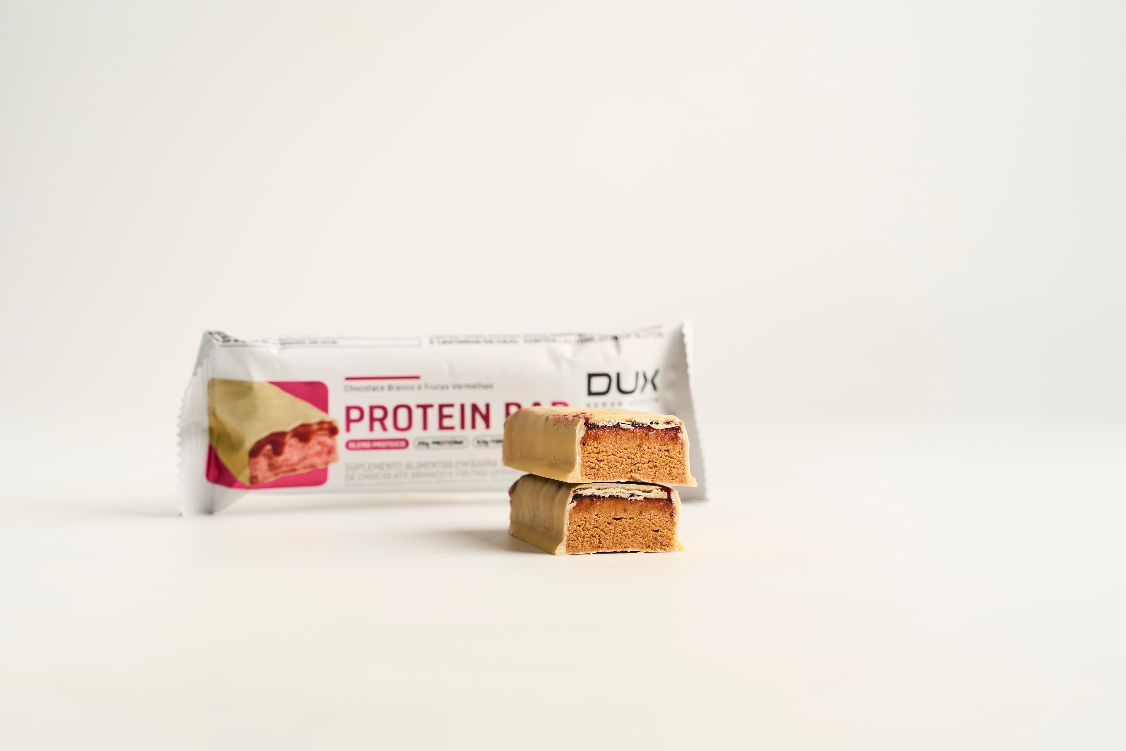 Barra de proteína 20g Protein Bar Dux sabor frutas vermelhas 60g