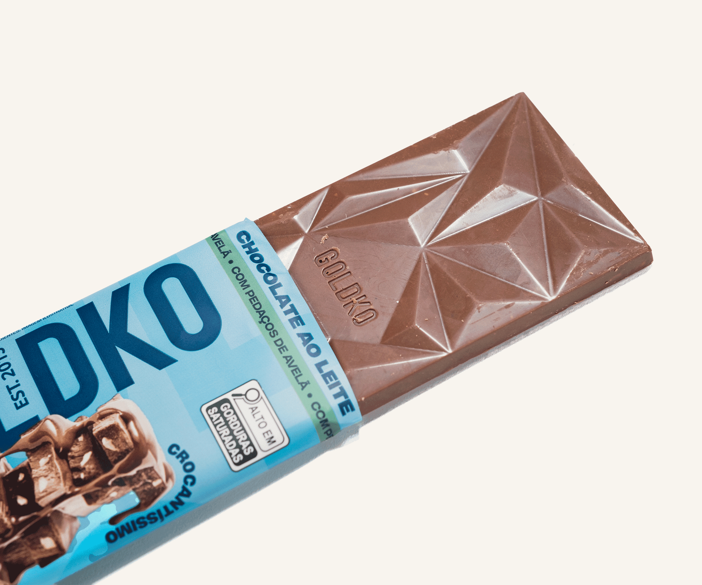 Barra de chocolate ao leite com pedaços de avelã GoldKo 80g