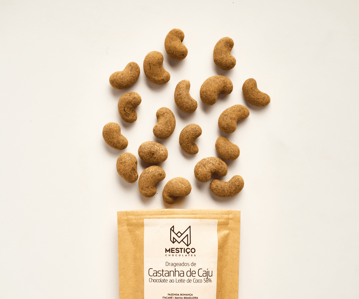 Drageado de castanha de caju com chocolate 58% ao leite de coco 100g