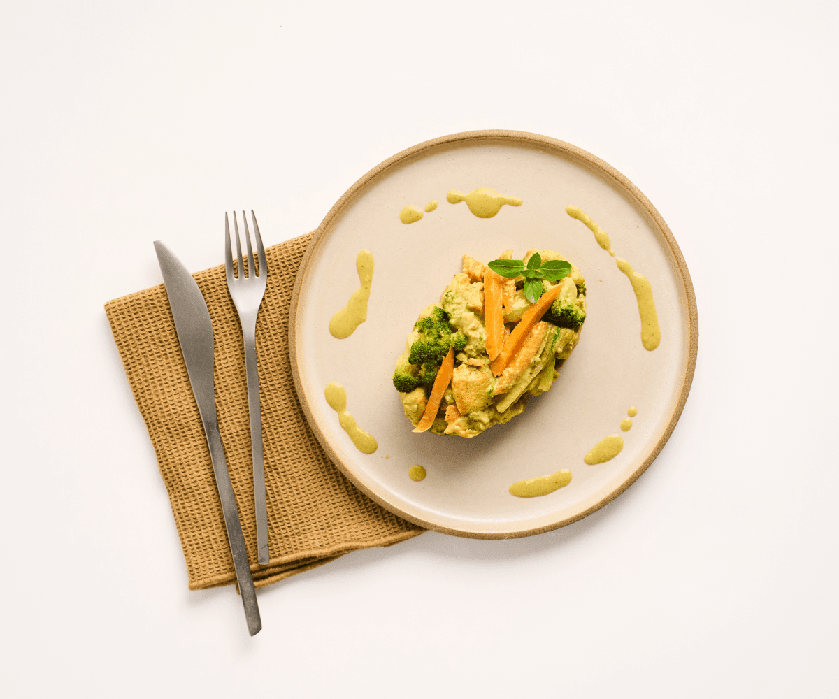 Chicken curry com coco fresco e legumes no leite de coco 280g