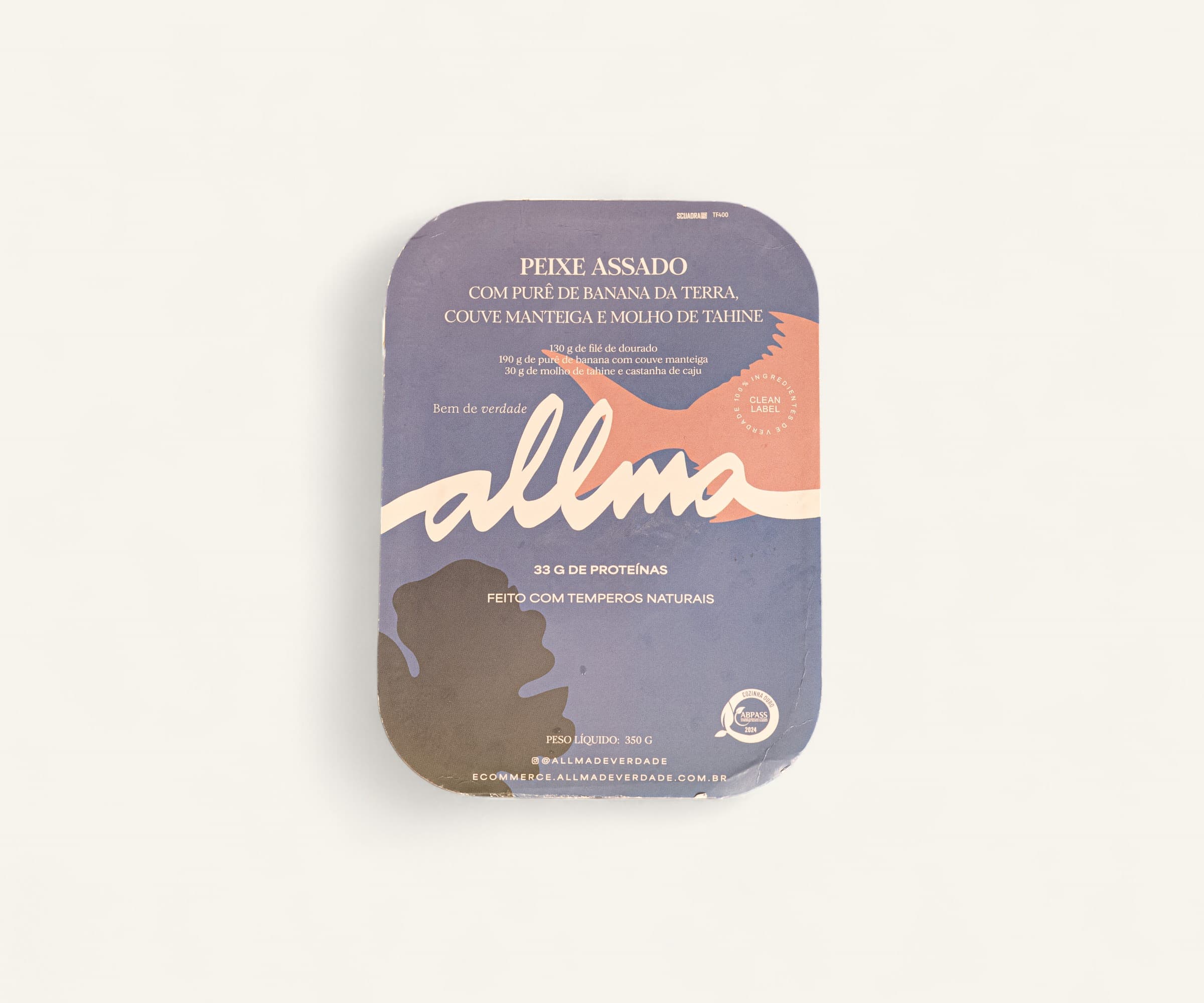 Peixe assado com purê de banana da terra e couve 350g