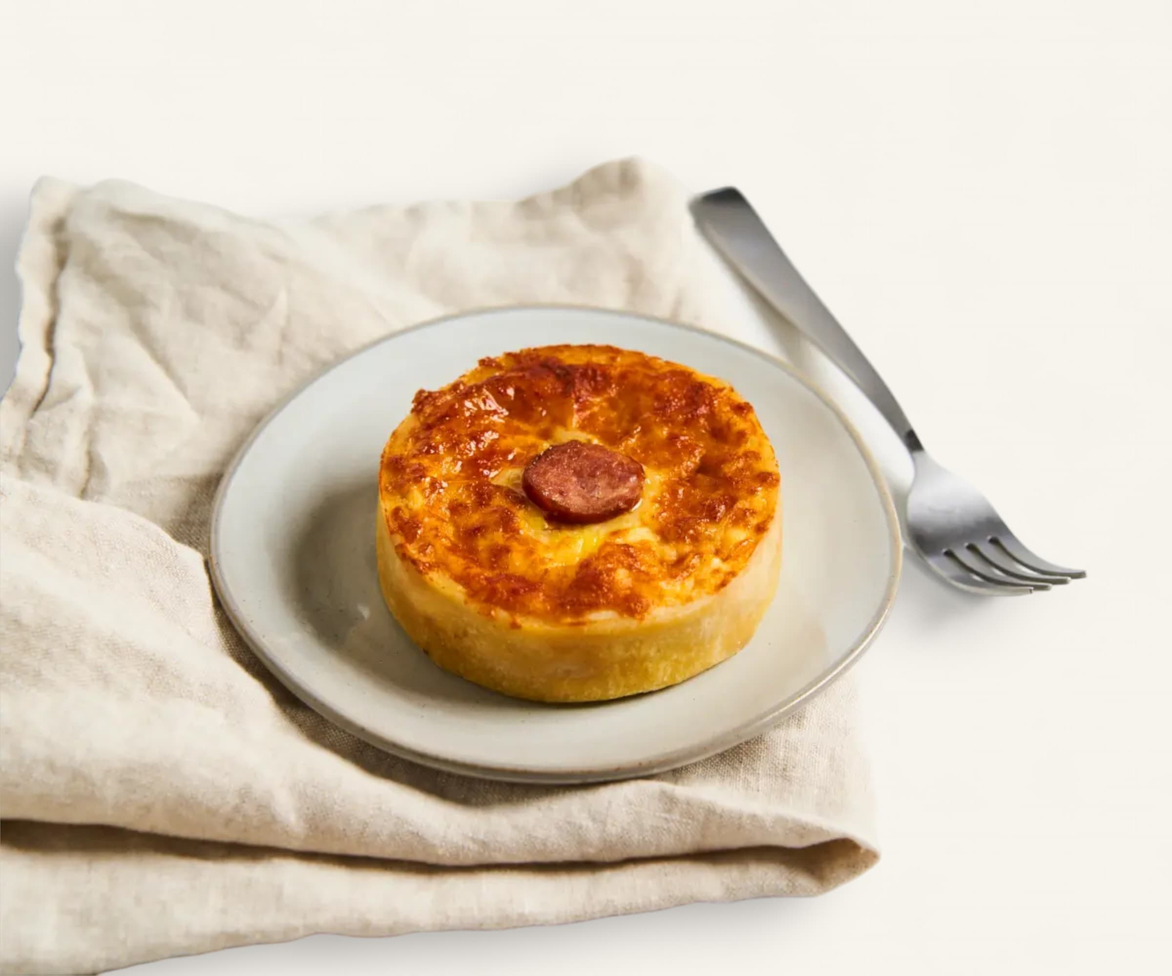 Torta de linguiça calabresa com cebola caramelizada e requeijão 180g