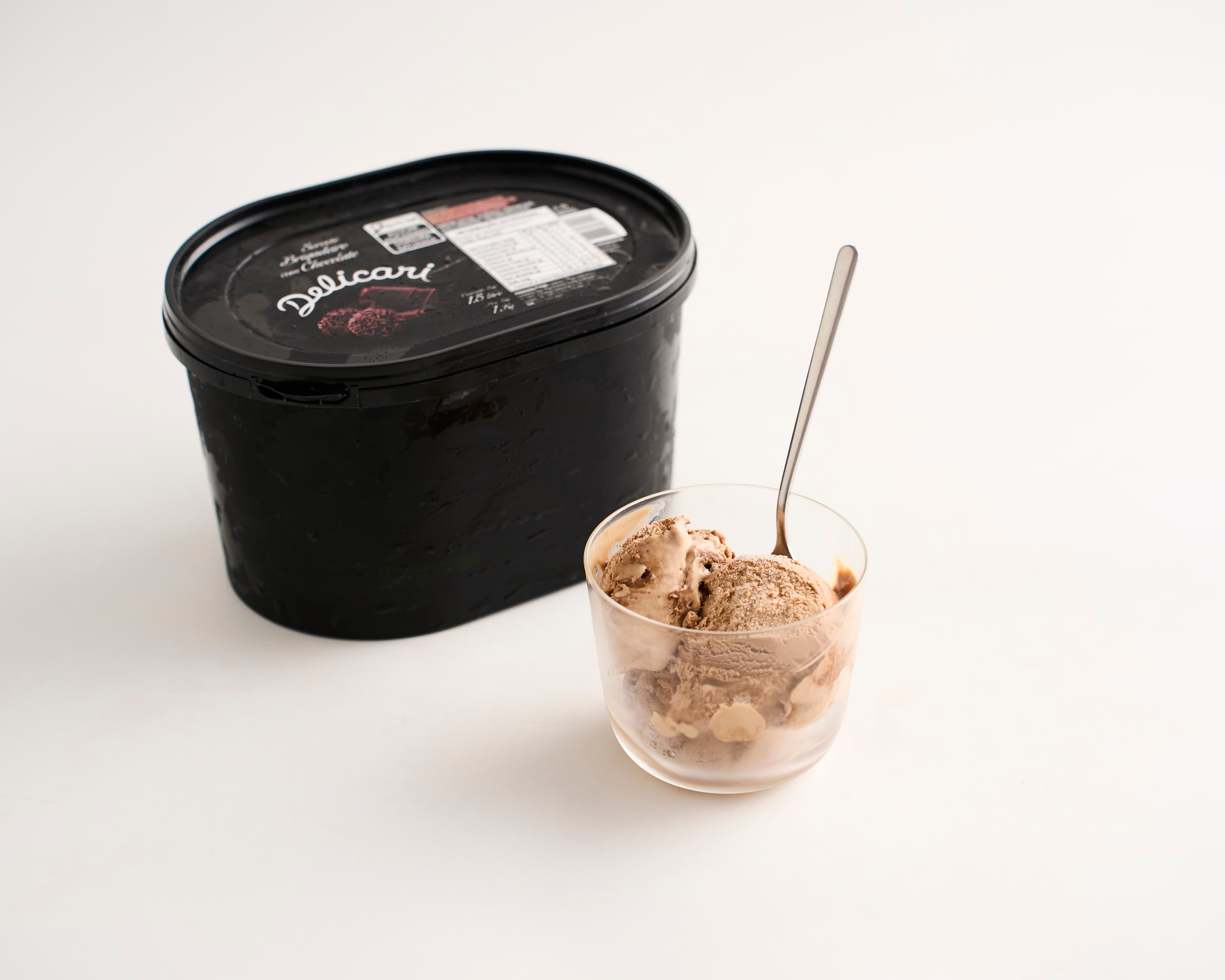 Sorvete de brigadeiro com chocolate Delicari 1,5l