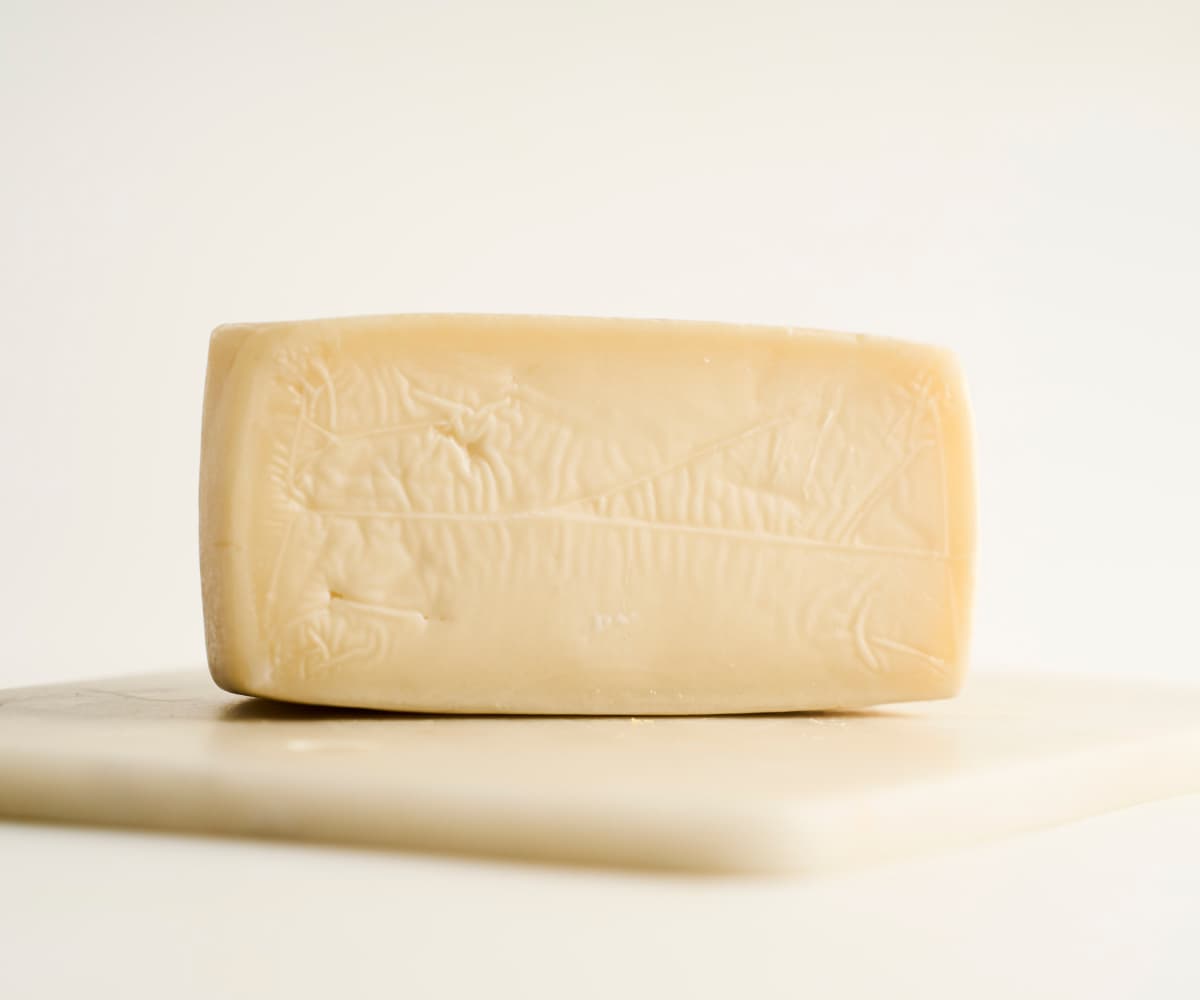 Queijo meia cura 300g