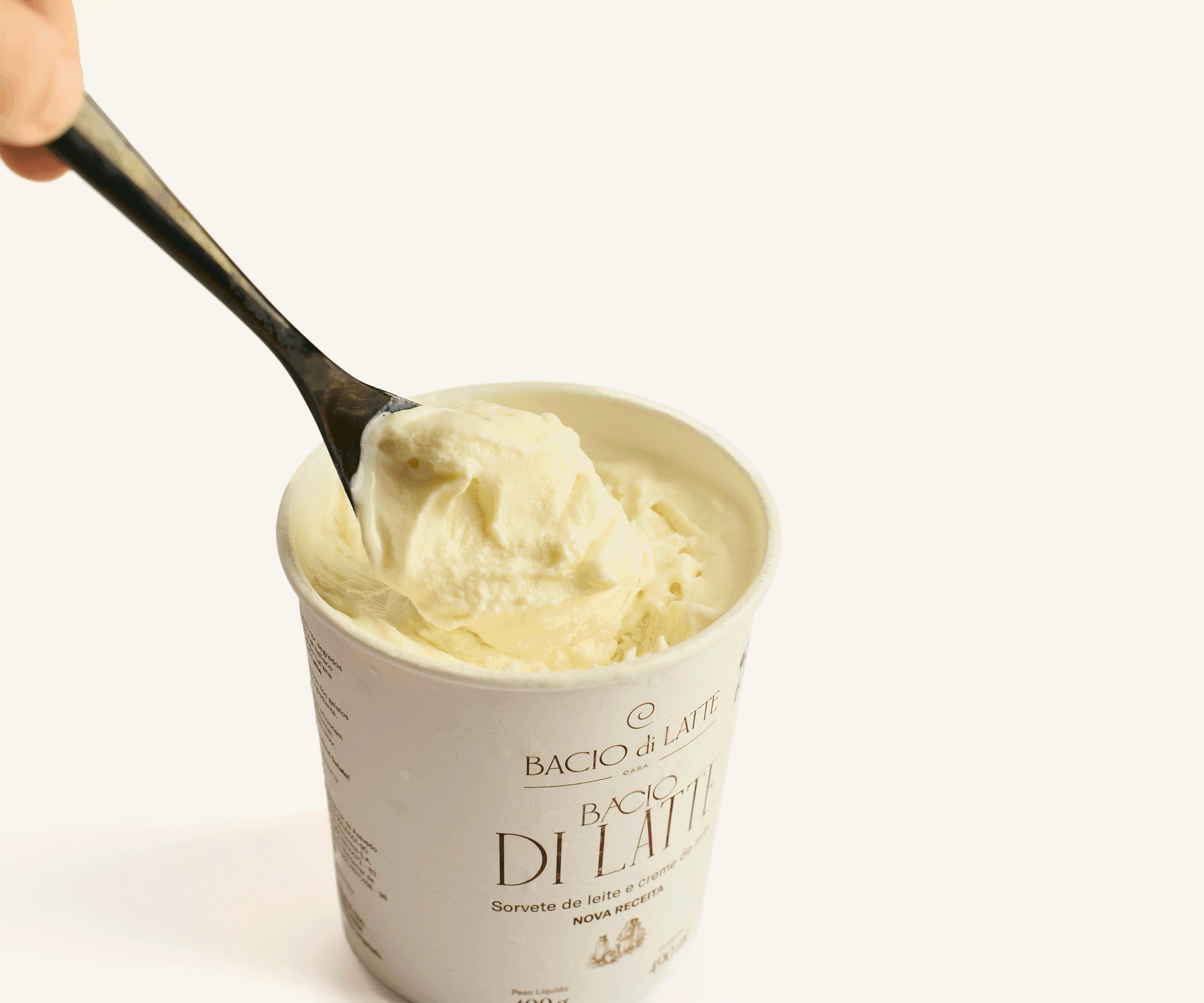 Sorvete de leite e creme de leite Bacio Di Latte 490ml