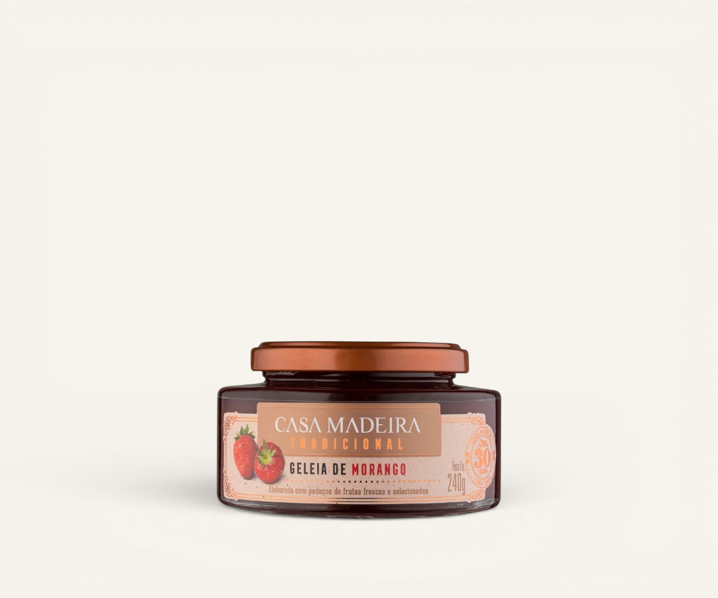 Geleia tradicional de morango com pedaços da fruta Casa Madeira 240g