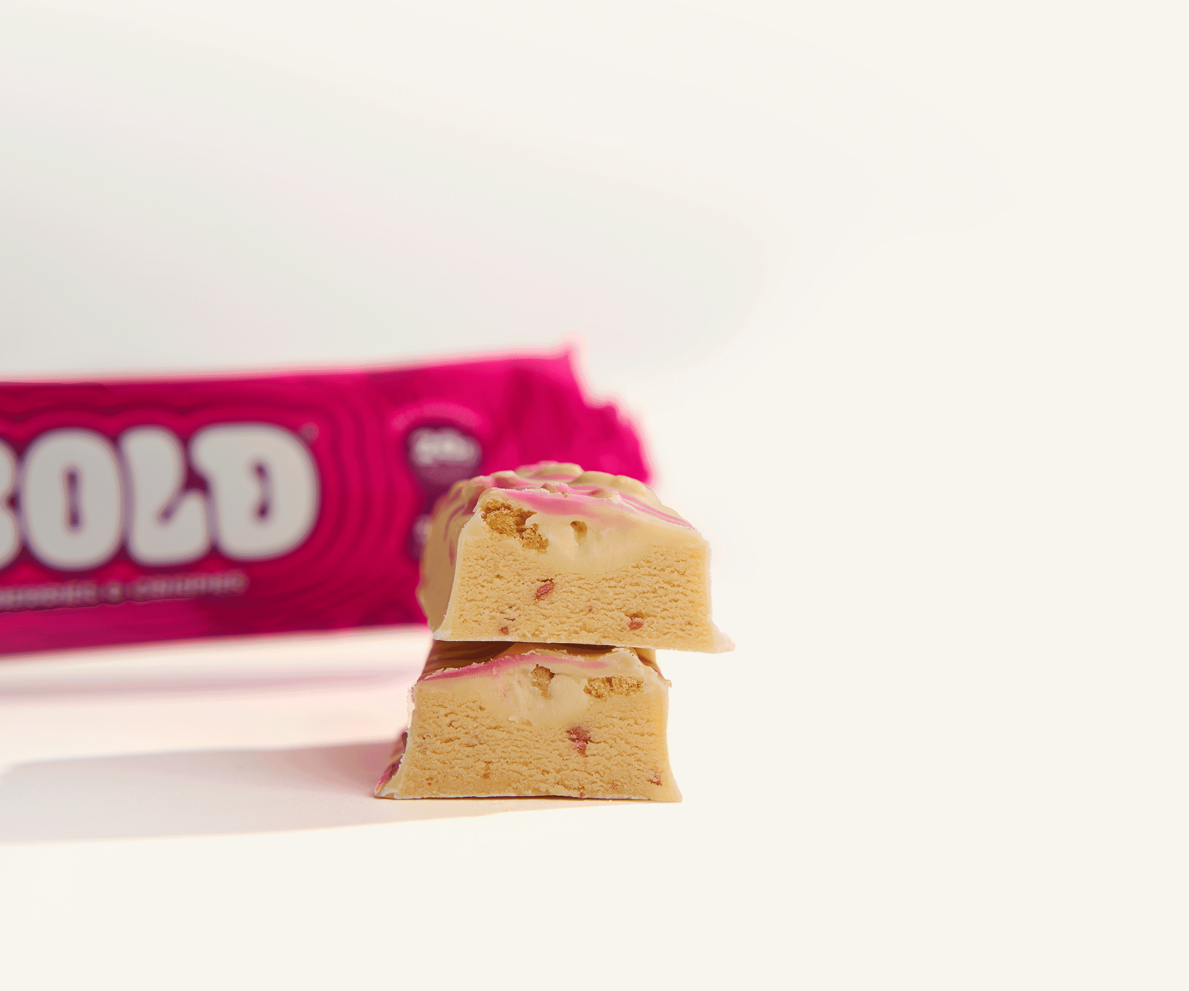Barra de proteína Bold 20g sabor berries e crispies 60g