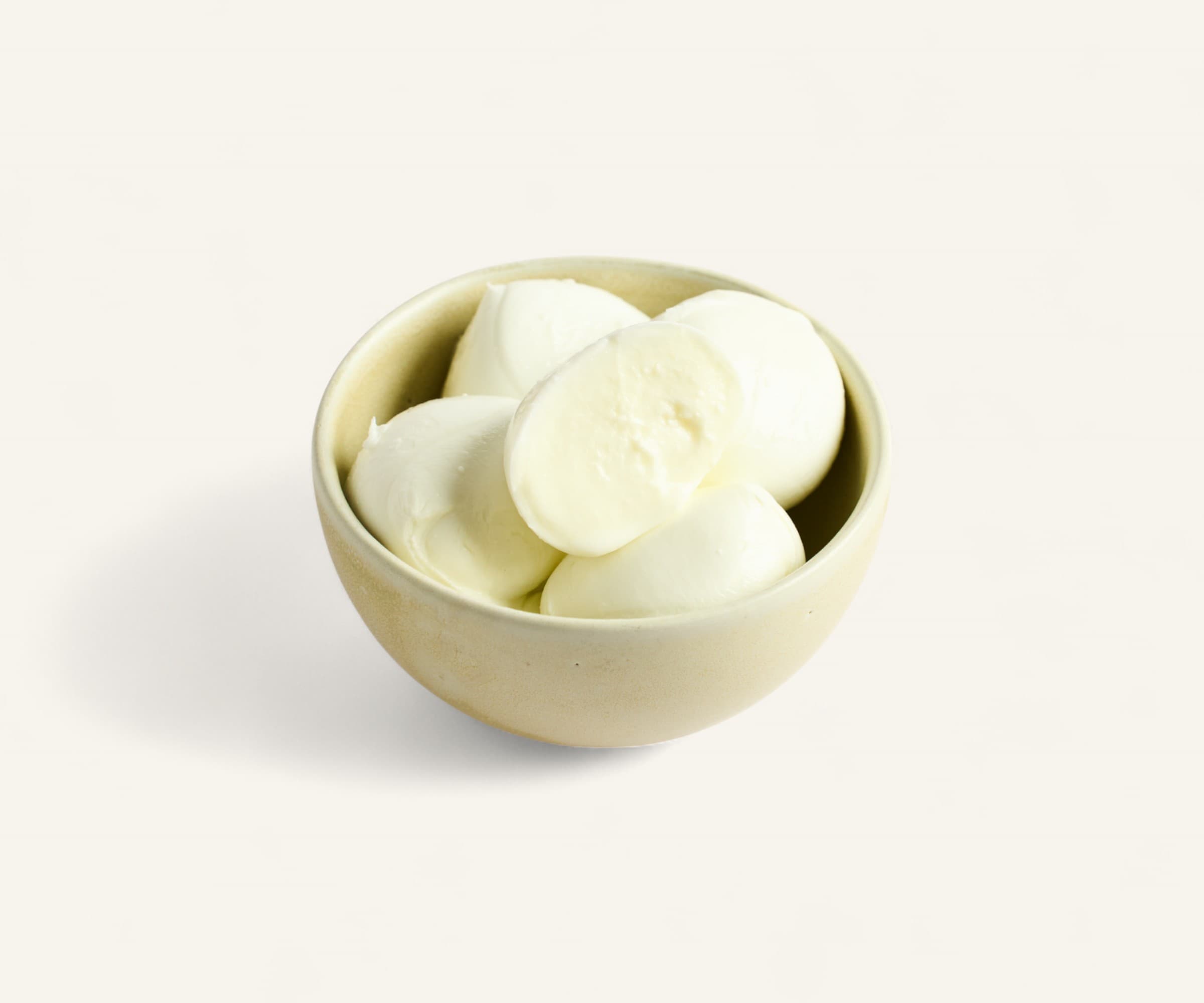 Queijo mussarela de búfala bola Almeida Prado 250g