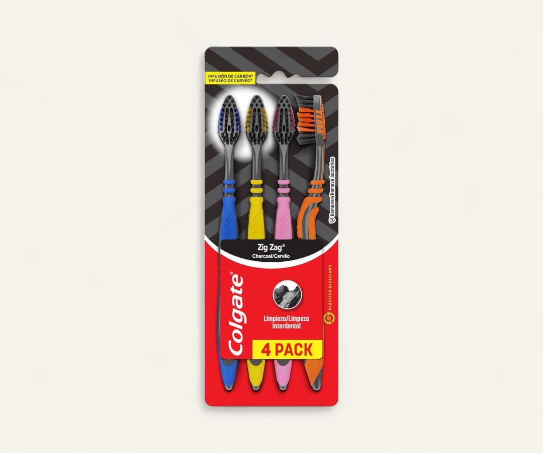 Escova dental zig zag infusão de carvão Colgate pack 4un