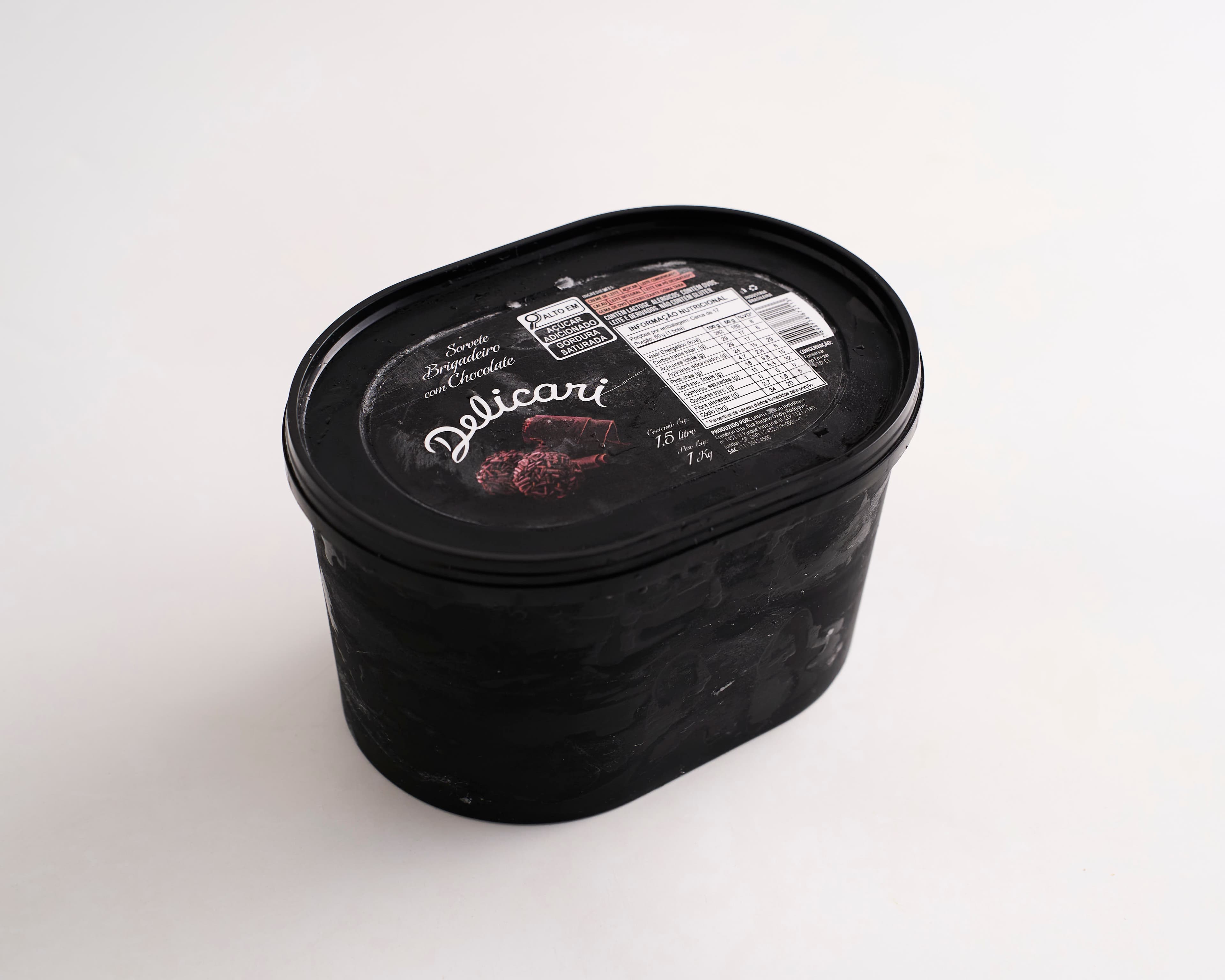 Sorvete de brigadeiro com chocolate Delicari 1,5l