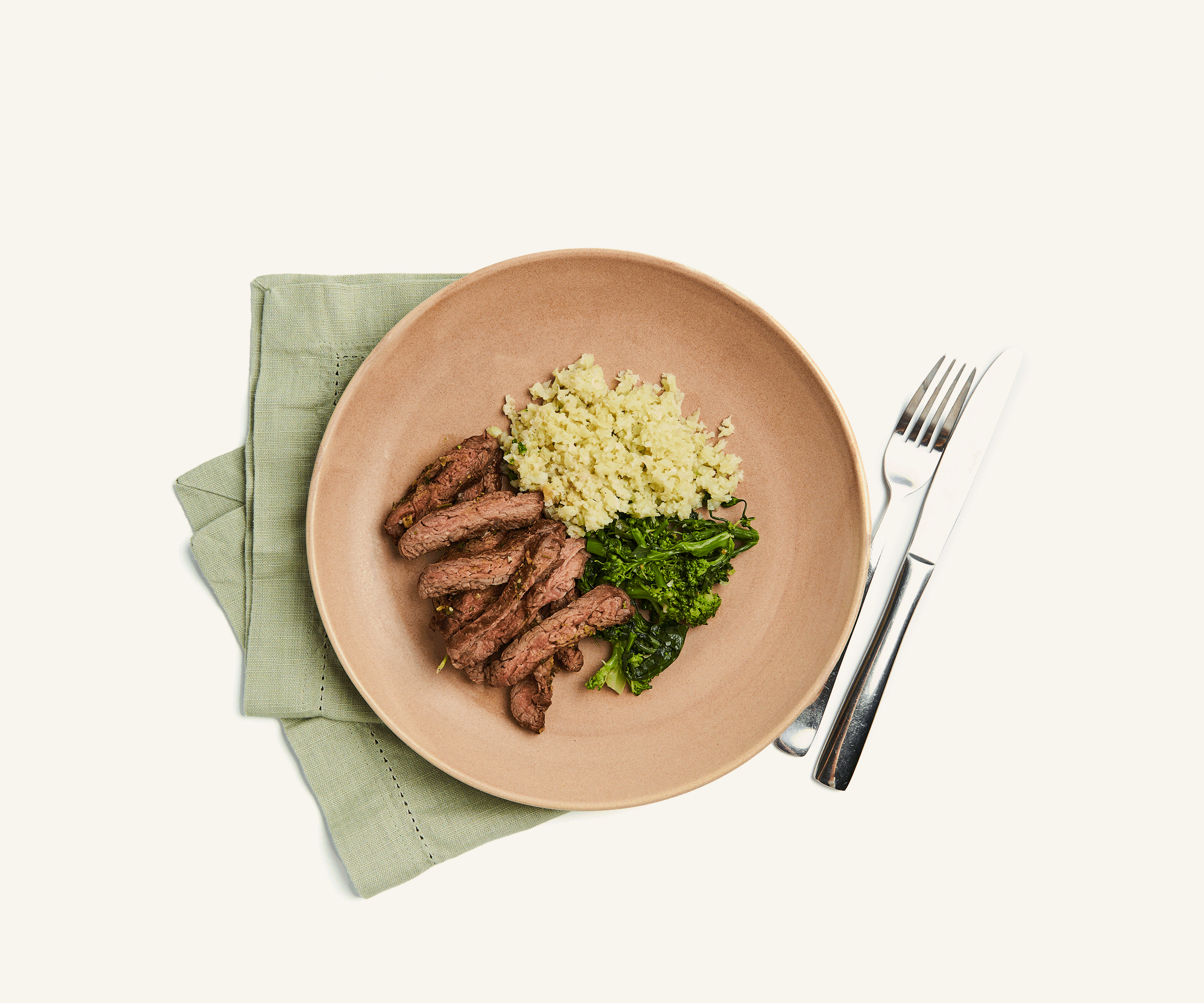 Paillard de filé mignon com chimichurri, arroz de couve-flor e brócolis refogado 250g