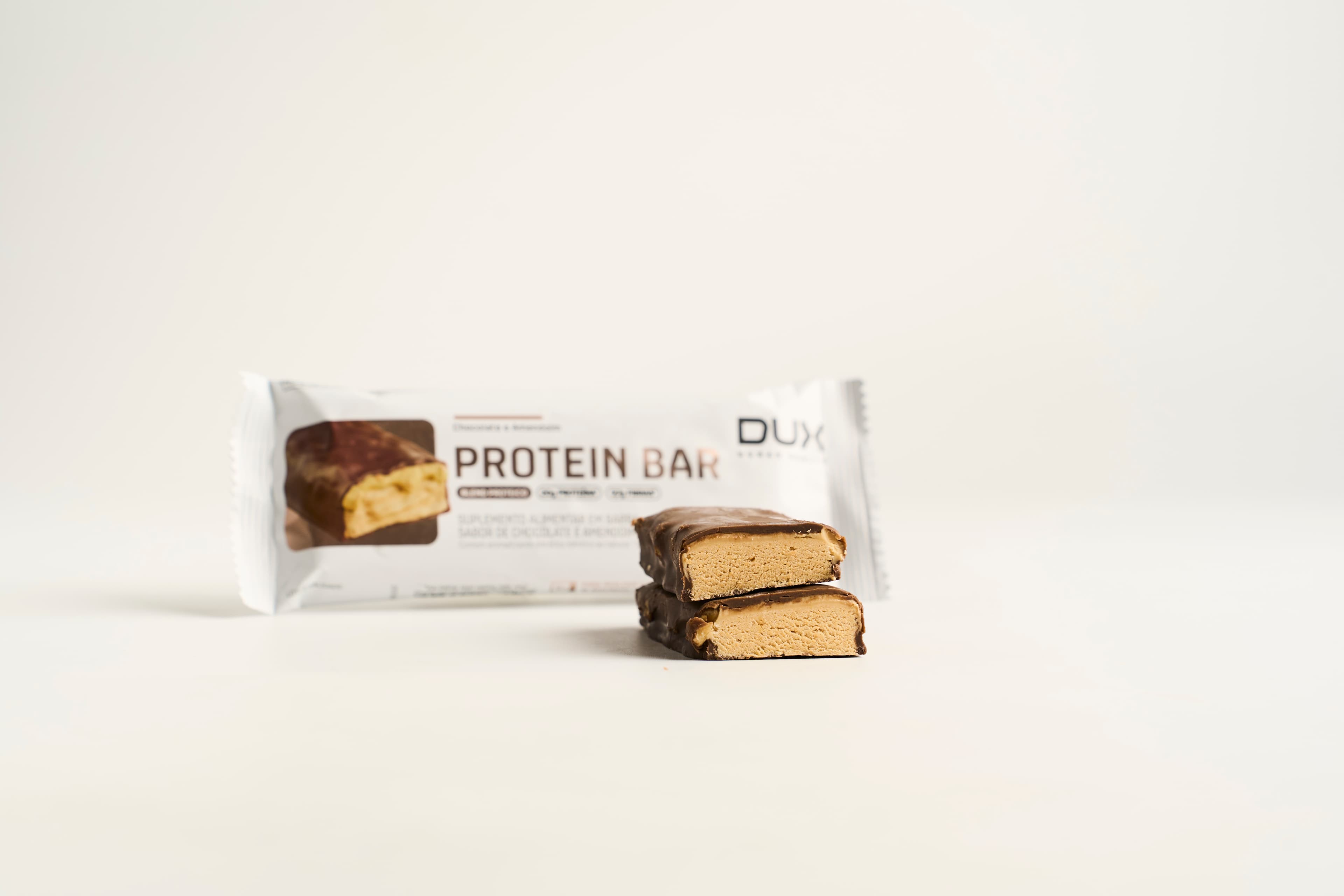 Barra de proteína 20g Protein Bar Dux sabor chocolate e amendoim 60g